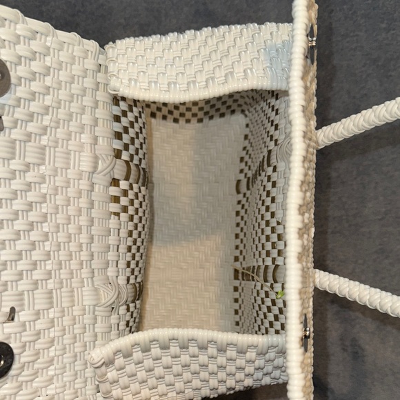 Mexican Artisanal white and gold tote bag with hanging tassels - Picture 8 of 12